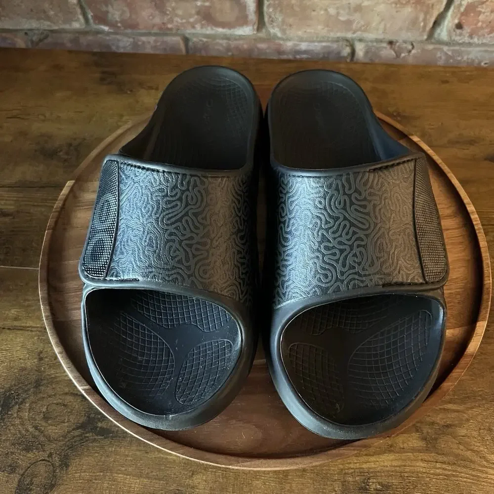 OOFOS OOahh Sport Flex Recovery Slides Black Labyrinth Pattern Men's 13 Sandal